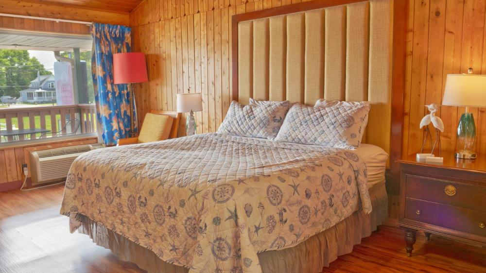 Deluxe King Room interior